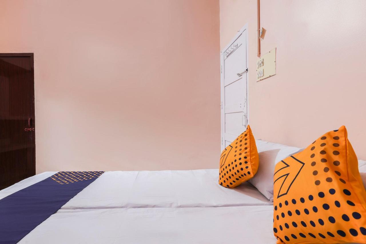 Spot On 68111 Jeena Motels Kollam Kültér fotó