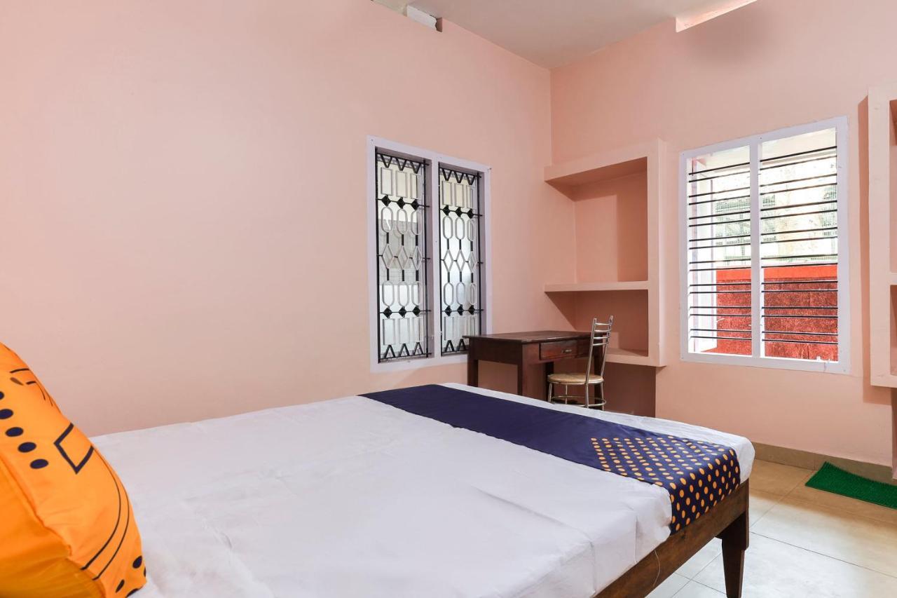 Spot On 68111 Jeena Motels Kollam Kültér fotó