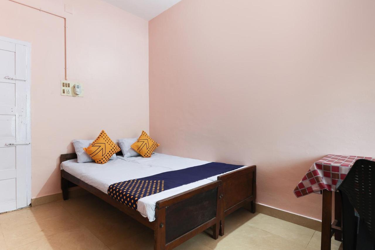 Spot On 68111 Jeena Motels Kollam Szoba fotó